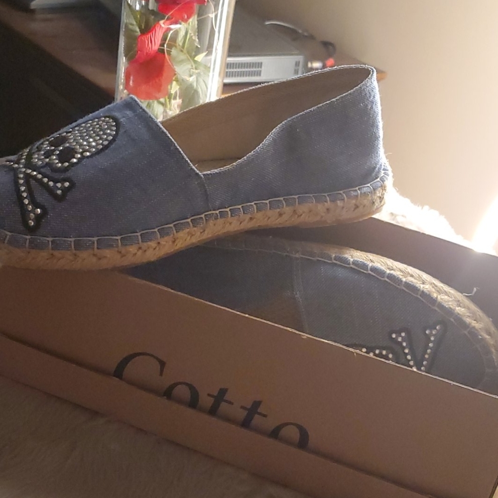 Shoes - Picture 3 of 6